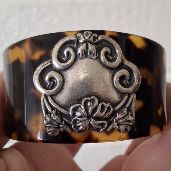 New Vintage Faux Tortoise Shell with Silver Ornament Cuff Bracelet. - Picture 2 of 14